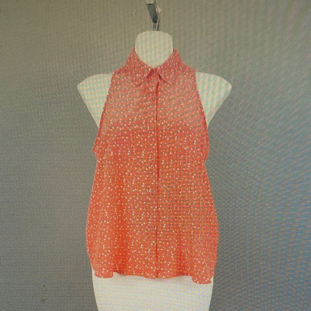 Womenās Coral Sleeveless Button-Front Blouse